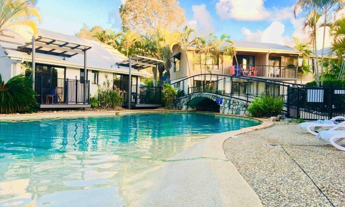 Noosaville Apartment | Apartment in 4* Resort - pool views - great location