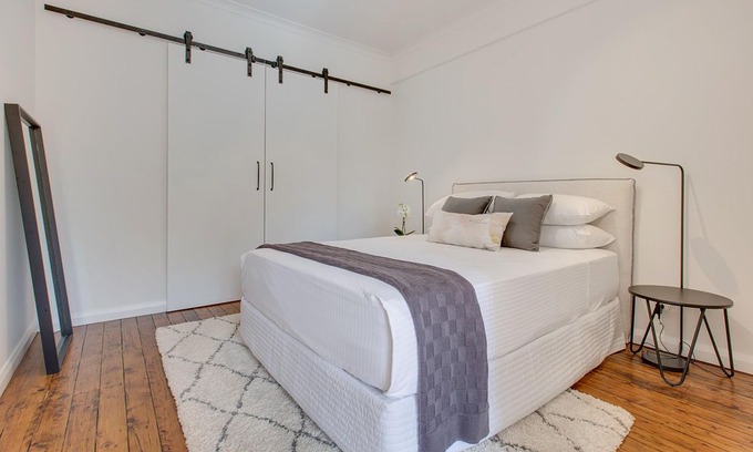 Elizabeth Bay Apartment | Apartment in Elizabeth Bay, NSW, Australia