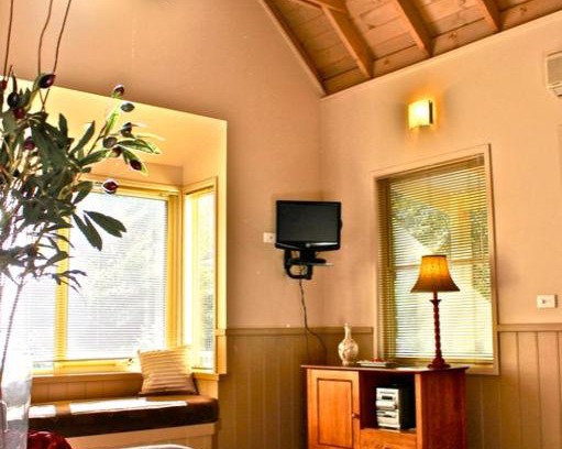 Harrietville House | Autumn Leaf Cottage 1