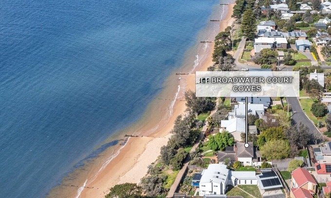 Cowes House | Beachfront Lover's Walk in Cowes with beach access.