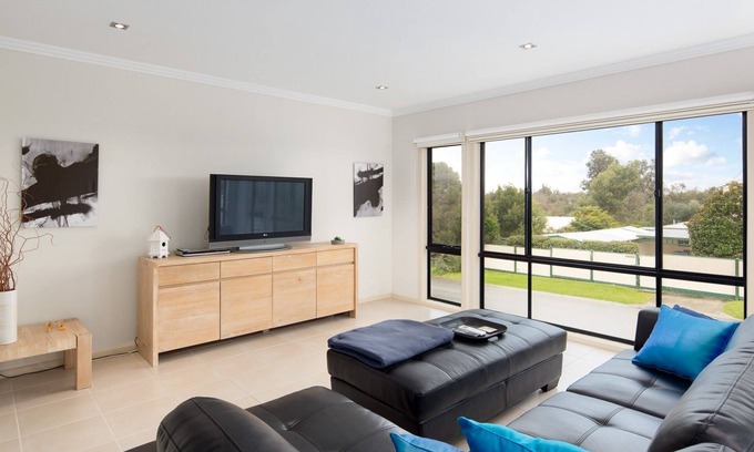 Cowes House | Beachside Retreat Cowes - short walk to the beach