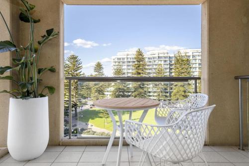 Glenelg Apartment | Belle Escapes - Park View Family Stay at the Pier