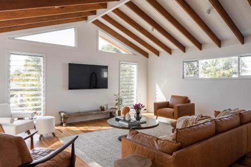 Suffolk Park House | Blackbutt House - Luxe Retreat With Pool and Sauna