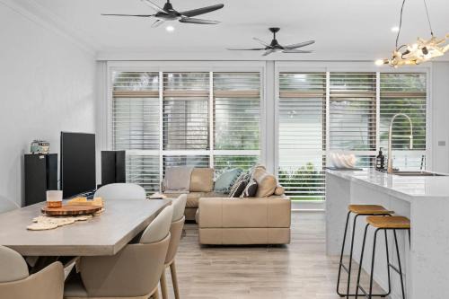 Blue Bay Apartment | Blissful Direct Beach Access Pet-Friendly