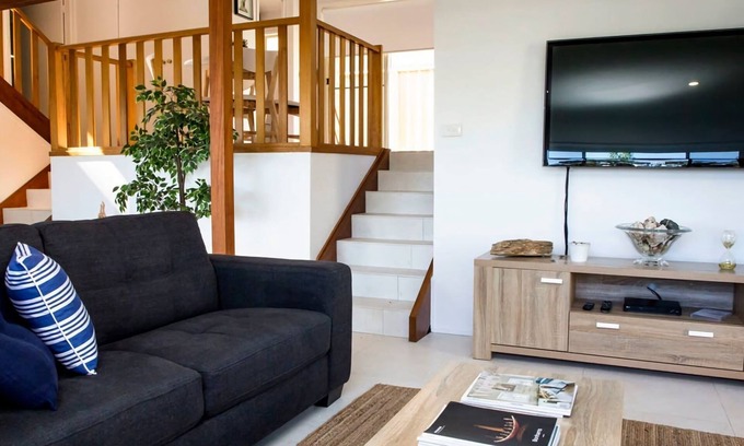 Surf Beach House | Blissful Stay Moments From the Beach