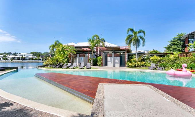 Trinity Beach Apartment | Blue Lagoon Lakeside