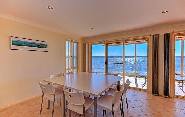 Mannering Park House | Blue Water at Mannering Park