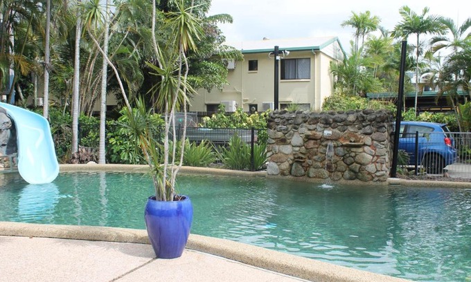 Cairns North Hostel | Bohemia Resort Cairns