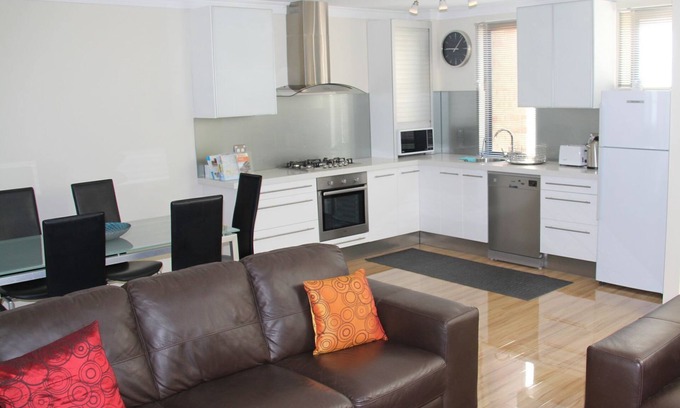 Hamilton Hill House | Boyd Sea View - Fremantle