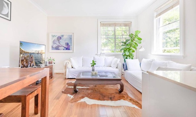 Darling Point Apartment | Bright Harbour Side 1 Bedroom Apartment H456