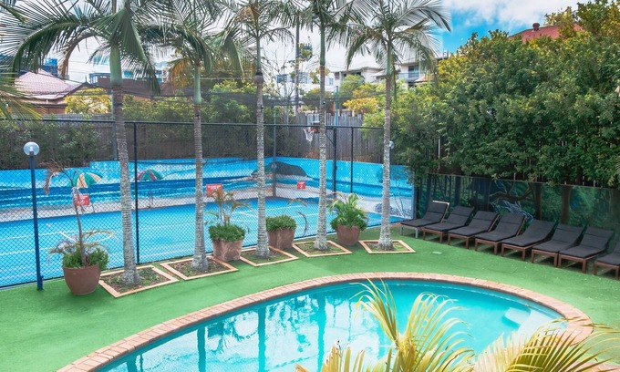 West End Hostel | Brisbane Backpackers Resort - Group 8