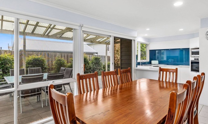 Torquay Apartment | Bristol Beach House - A stylish, family friendly retreat in Torquay