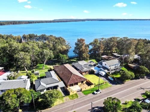 Budgewoi House | Budgewoi Waterfront Haven