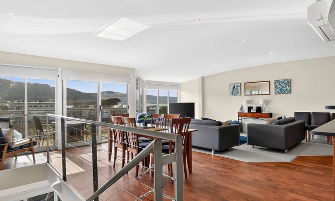 Apollo Bay Apartment | Butter Factory 9 - Absolute Central Position With Ocean Views