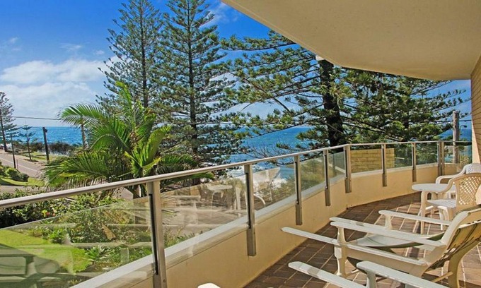 Kings Beach Apartment | By The Sea Unit 4 13 Esplanade Kings Beach