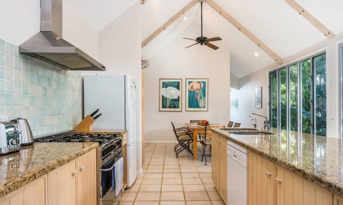 Byron Bay Apartment | Byron Bay Accom - Absolute Belongil Summerhouse 12 Childe Street