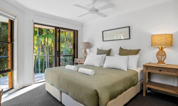 Byron Bay Villa | Calinda Sol 11 - all of Byrons favourite cafes, beaches and stores all within 5 min