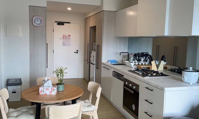 Clayton Apartment | Charming 2-bedroom apartment in brilliant Clayton with AC, WiFi