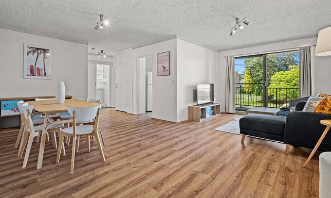 Long Jetty Apartment | Chic 2-Bed Apartment Near the Beach