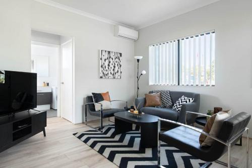 Attadale Apartment | Chic Exec 2bdr 2bath -river,freo,parking,ac
