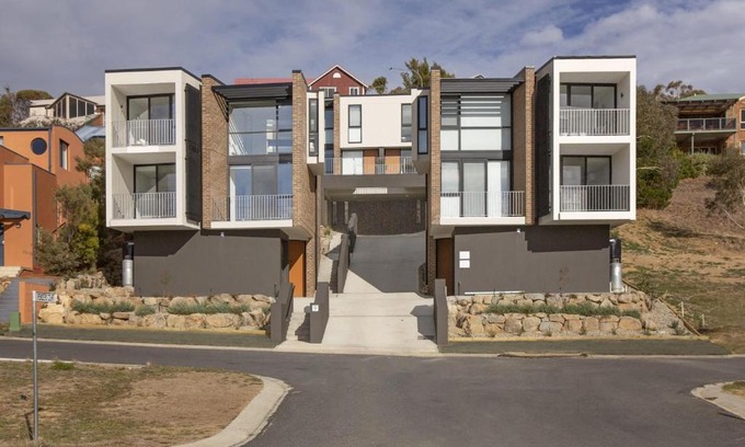 Jindabyne Apartment | Chilam D