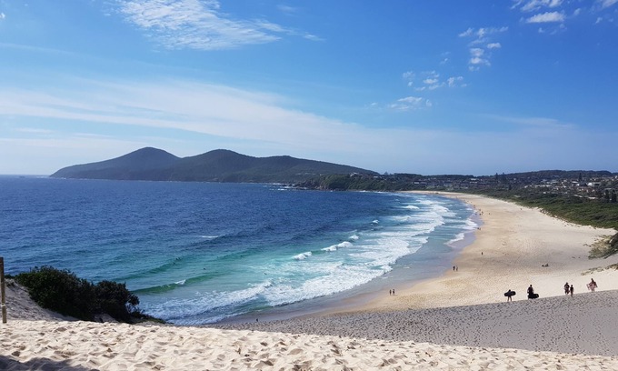 Forster House | CHILL-OUT BEACH HOUSE * one minute to One Mile Beach. Family and pet friendly!
