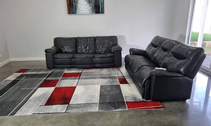Helena Valley House | City View 3 Bedrooms & Work from Home Office, close to airport