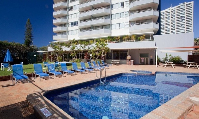 Surfers Paradise Apartment | Classic Coastal Beachfront – Surfers Paradise-Pool