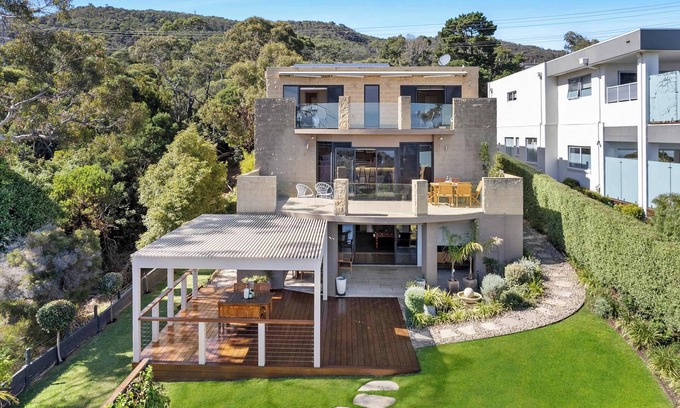 McCrae House | Coastal Sanctuary - Bay Views, Spa, Games Room