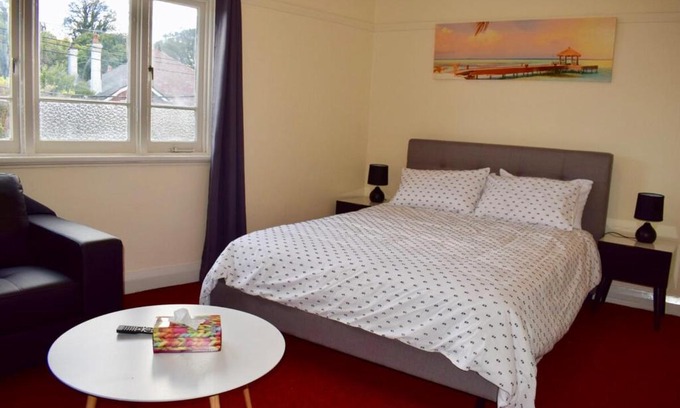 Haberfield Apartment | Comfortable 3 Bedroom Apartment In Trendy Haberfield
