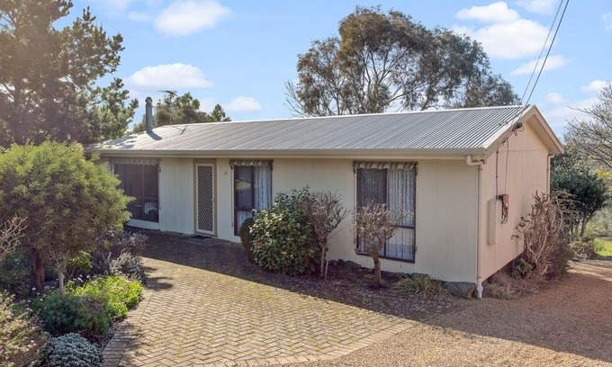 Encounter Bay House | Comfortable Elevated Holiday Home