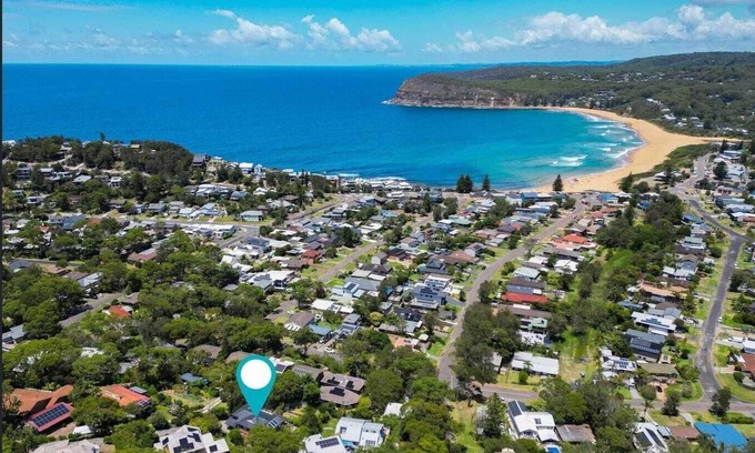 Copacabana House | Copa Beach Vista- Stunning Ocean & Beach Views, walking distance to Sand