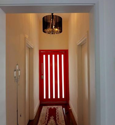 East Victoria Park House | Cozy and Peaceful home surrounding by cafes and restaurants