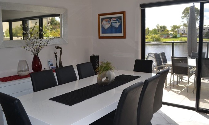 Mulwala House | Cypress Drive Townhouse