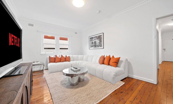 Bellevue Hill Apartment | Designer 3BR Flat Close to Bondi