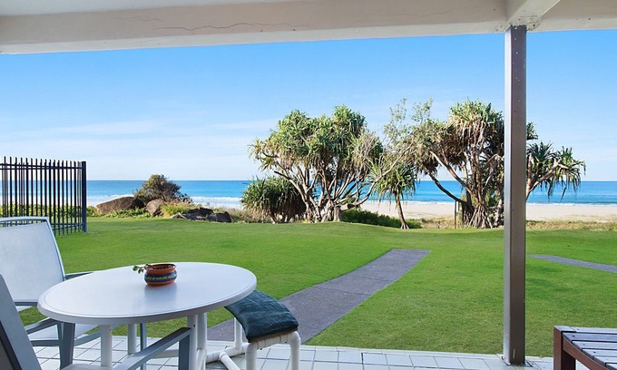 Tugun Apartment | Diamond Place 1 - Absolute Beachfront