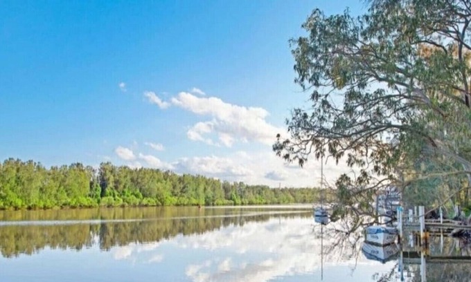 Dora Creek House | Dora Lodge - fishing, bikes and river frontage