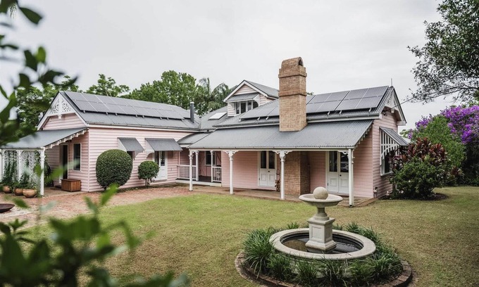 Montville House | Eastnor House - Relax in Luxury