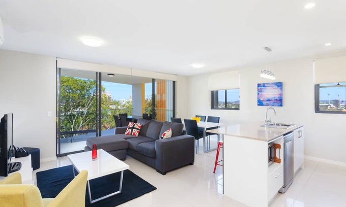 Kangaroo Point Apartment | Executive 2BR Kangaroo Point Apartment Close to The River and Cliffs