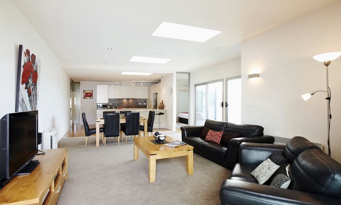 North Hobart Apartment | Executive Apartments, Hobart