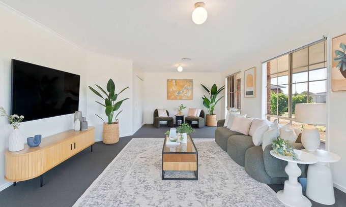 Sydenham House | Family Oasis near Watergardens Parking