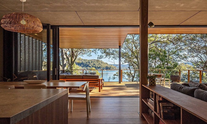 Pretty Beach House | Fantastic Waterfront Beach House by HolidayCo.