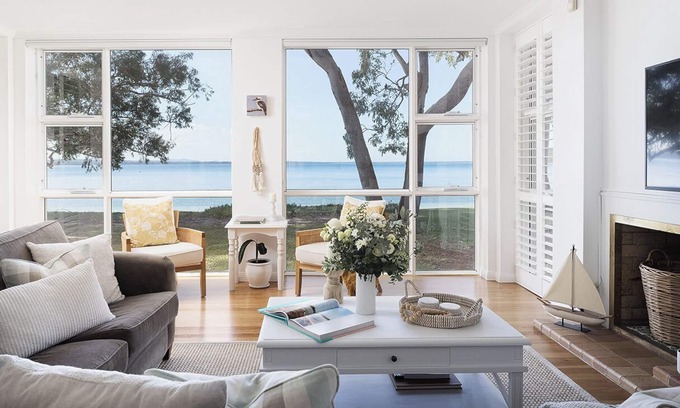 Salamander Bay House | Foreshore Beach House - Stunning waterfront home