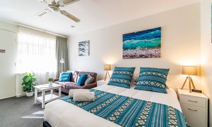 Glenelg Apartment | Glenelg Central Studio Aqua