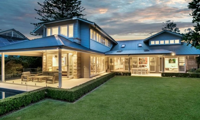 Avalon Beach House | Hamptons Home with pool in Prime North Avalon - Steps to Beach & Cafe