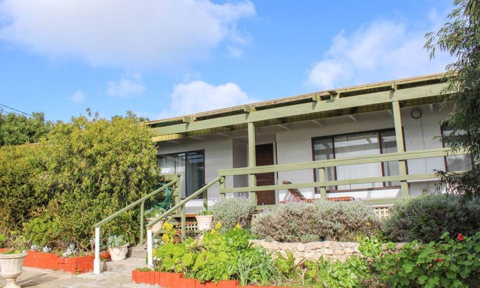 Waterhouse House | Harbourside House - Seaside and Harbour Views -Pets Welcome- Outside Only