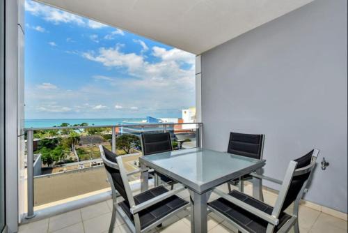 Darwin City Centre Apartment | Hidden Treasure in City Centre. Funky and Fabulous