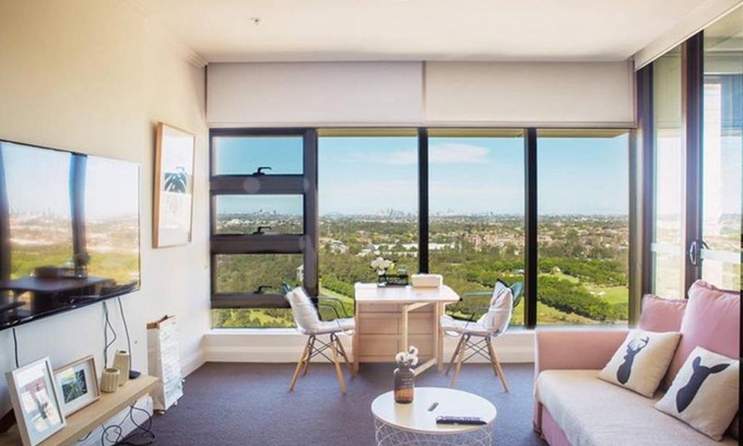 Sydney Olympic Park House | High Rise Cosy Apt with City View and Parking