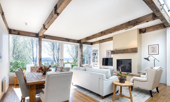 Battery Point Villa | Historic Hobart townhouse with river and park views
