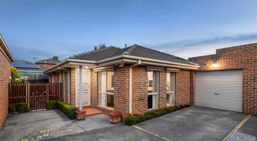 Bundoora House | Homestay - Double-Bedroom for Rent Bundoora